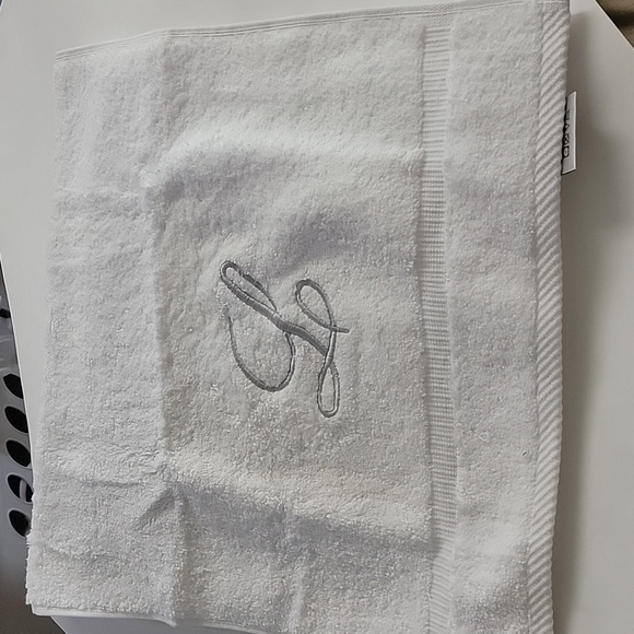 Monogram hand towel NWT - Picture 3 of 9